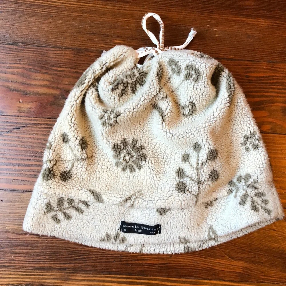 Weenie beanie patterned hat with nature motif